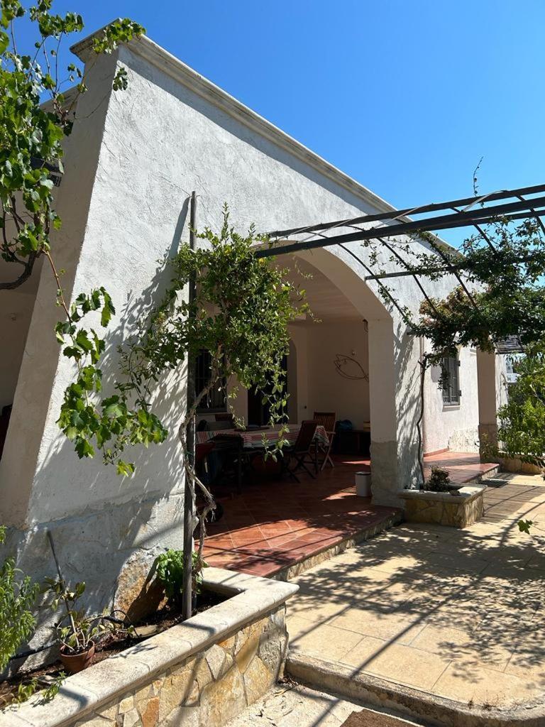 Sol Invictus Est Villa Serranova Exterior photo